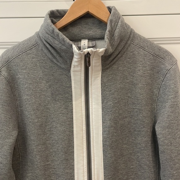 Lululemon Light as Warmth Jacket in Heathered Medium Grey/White—BEAUTIFUL! EUC-6 - Picture 4 of 11